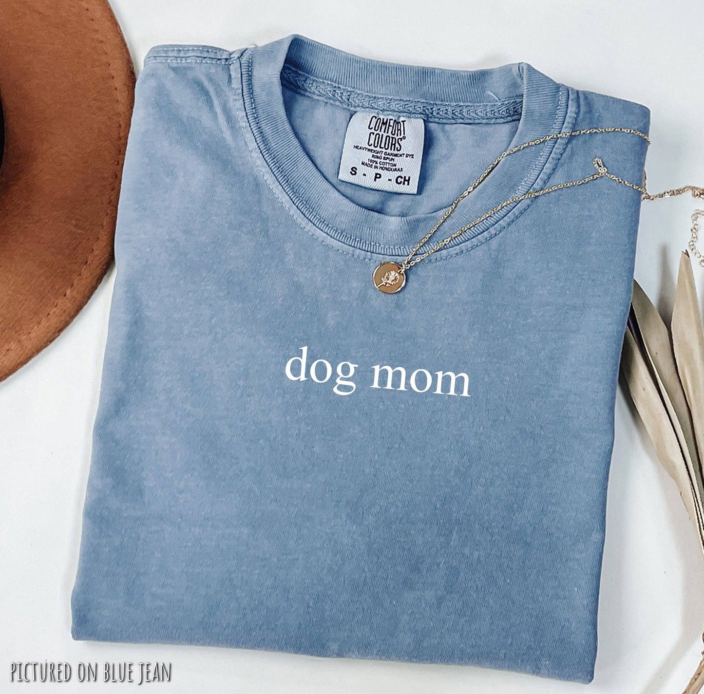 Dog Mom Minimalist T-Shirt: Jean